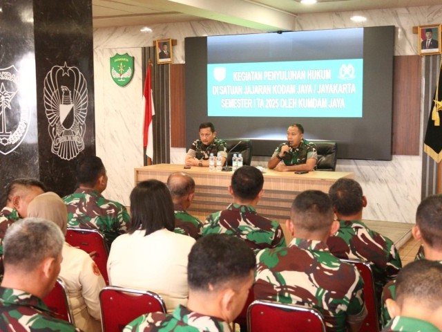 Kumdam Jaya Berikan Penyuluhan Hukum Kepada Personel Makorem 052/Wkr