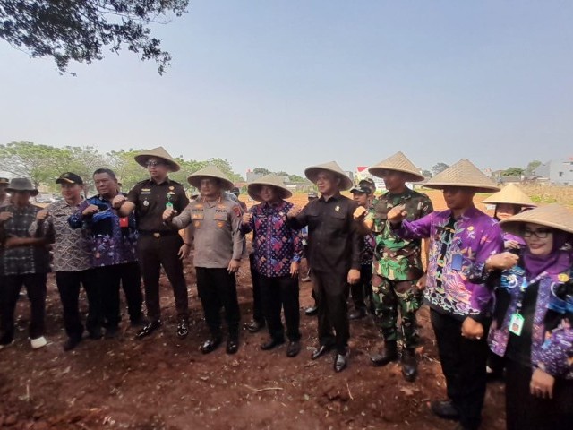 Dukung Ketahanan Nasional, Pasiops Kodim 0510/Tigaraksa Ikut Panen Jagung Hibrida