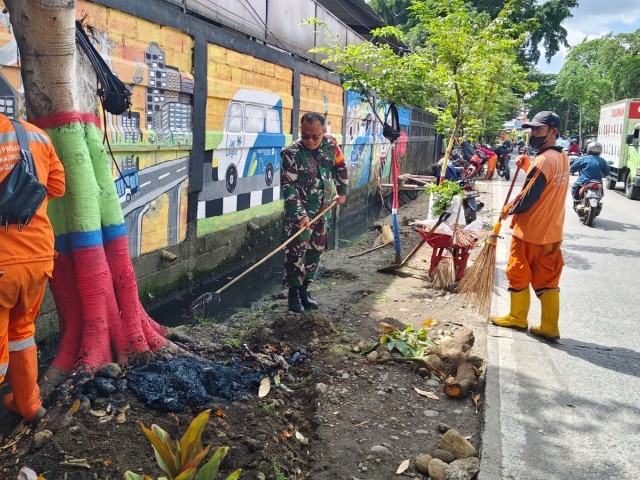 Karya Bakti Serka Rital Lingkungan Bersih Warga Sehat