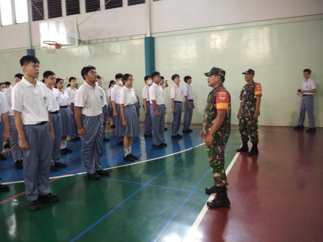 Koramil 01/Menteng Melaksanakan Kegiatan Komsos dan Army Go To School