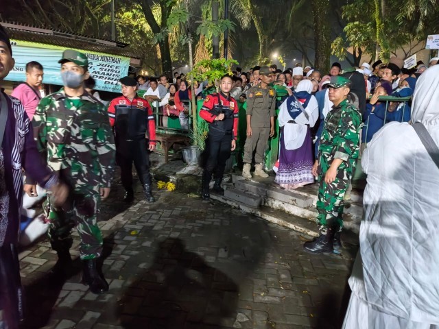 Personil Kodim 0510/Tigaraksa Lakukan Pengamanan  Pemulangan Jamaah Haji