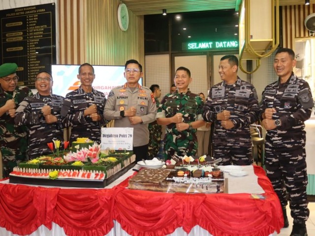 Kado Istimewa Hari Bhayangkara ke-79 : Danrem 052/Wkr Perkuat Silaturahmi Dengan Polres Metro Jakarta Utara