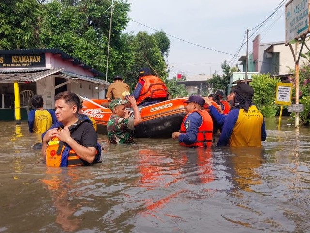 Koramil Ciledug Intensif Pantau Banjir di Wilayah Teritorial