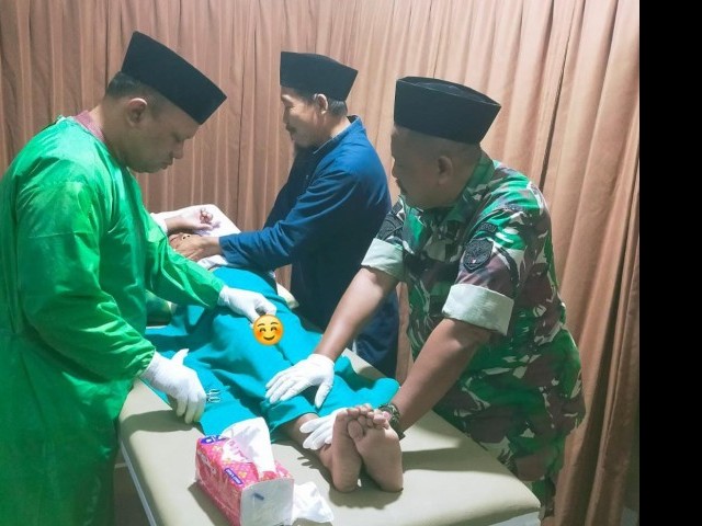Bakti Sosial Khitanan Subuh Koramil 04/CK : TNI Hadir untuk Rakyat