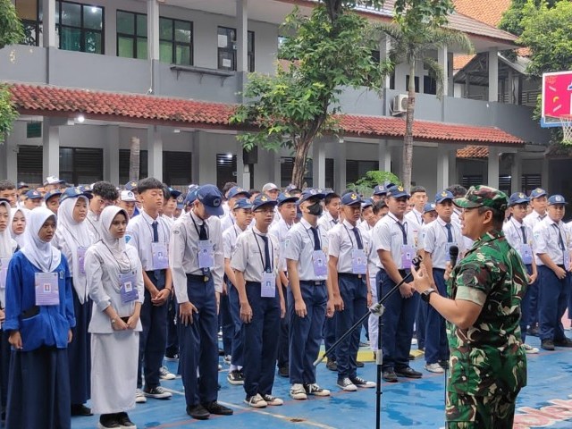 Kasdim 0507/Bekasi Pimpin Pembukaan MPLS Panca Waluya di SMAN 8