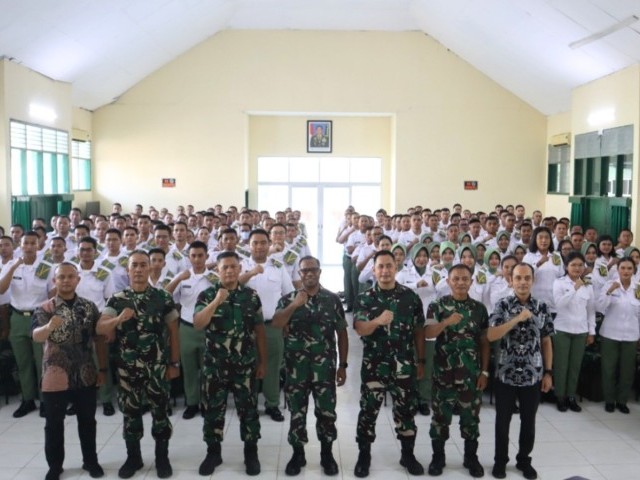 Sarjana Penggerak Pembangunan Indonesia (SPPI) Menerima Pengarahan Dari Dandim 0504/JS