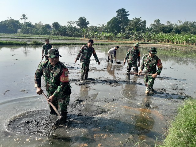 Koramil 05/Bantargebang Bersinergi dengan Poktan Parahiyangan Dukung Ketahanan Pangan Lewat Program Unggulan KASAD