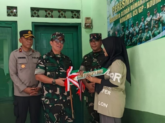 Wujudkan Rakyat Sejahtera Menuju Indonesia Maju, Dandim 0503/JB Serahkan Kunci Rumah Hasil Bedah RTLH