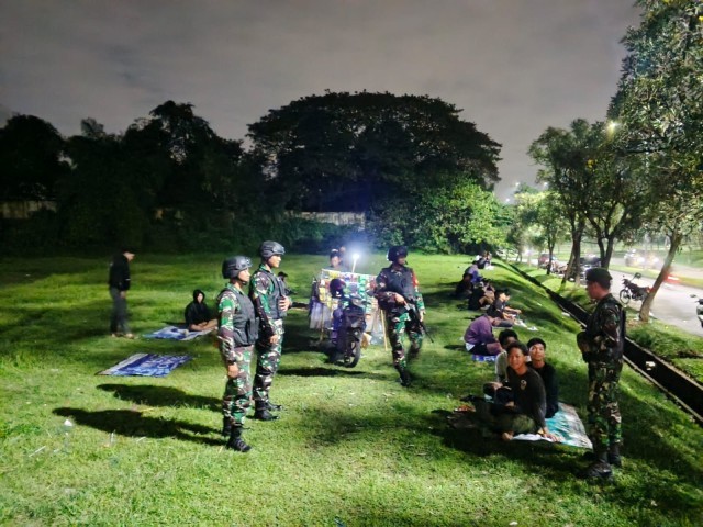 Antisipasi Gangguan Kamtibmas, Koramil 08/Lemahabang Gelar Patroli Wilayah Gunakan Kendaraan Maung