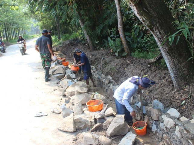 Satgas TMMD Ke-126 Tuntaskan Pengerjaan Saluran Air di Sasaran ke-9 Desa Nagacipta