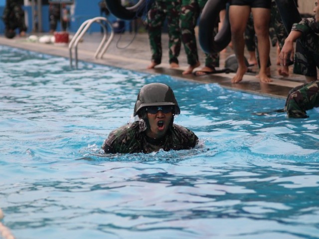 Lomba Renang Militer Dalam Rangka HUT Batalyon Arhanud 6/BAY