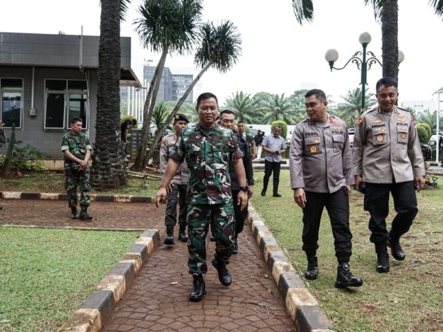 Aksi Demontrasi Persatuan Perangkat Desa Indonesia Ditinjau Langsung Pangdam Jaya