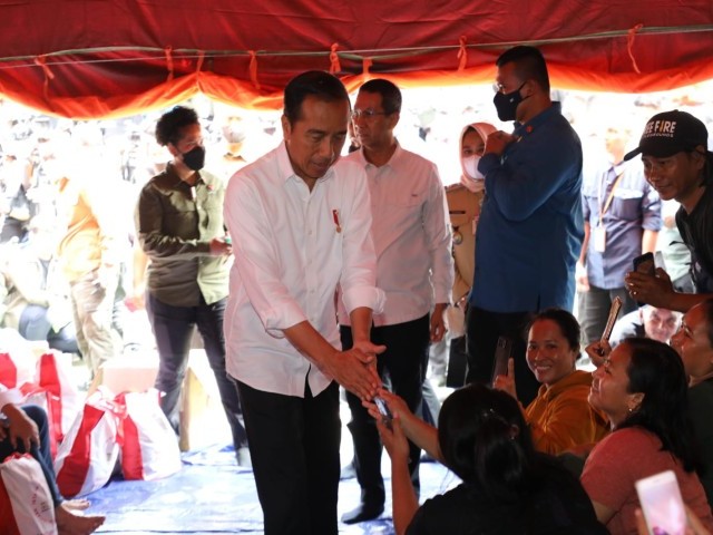 Presiden Kunjungi Korban Kebakaran Depo Pertamina Plumpang Tanjung Priok