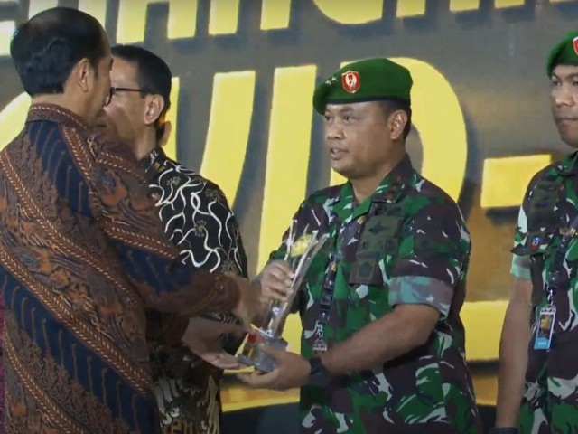 Kodam dan Kodim terbaik dalam menangani Covid 19, Pangdam Jaya terima penghargaan dari Presiden RI