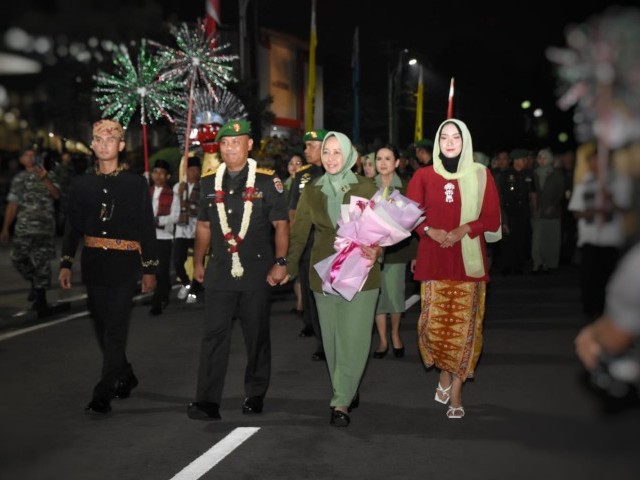 Acara Tradisi Pengantaran Mayjen TNI Untung Budiharto Bersama Ibu Gustina Untung Budiharto