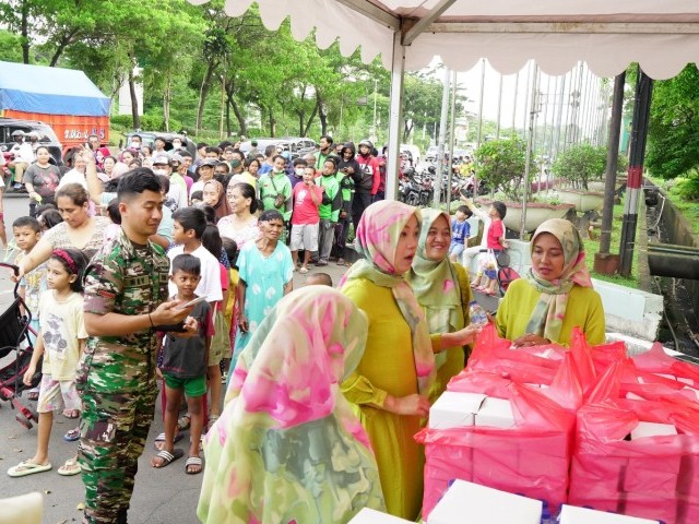 Kembali Kodam Jaya dan Jajaran Bagikan Takjil Kepada Masyarakat