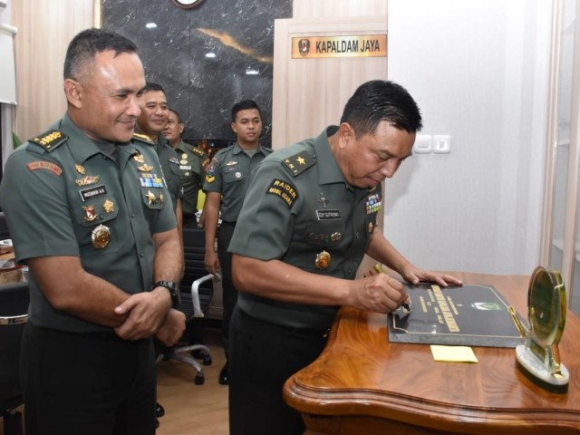 Kasdam Jaya Resmikan Renovasi Ruang Kerja Kapaldam Jaya/Jayakarta