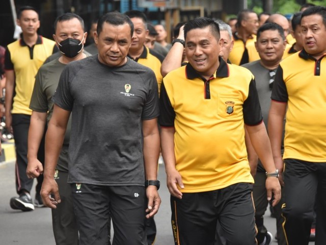 Kembalikan Kebugaran Tubuh, Pangdam Jaya Ikuti Olahraga Bersama di Polda Metro Jaya