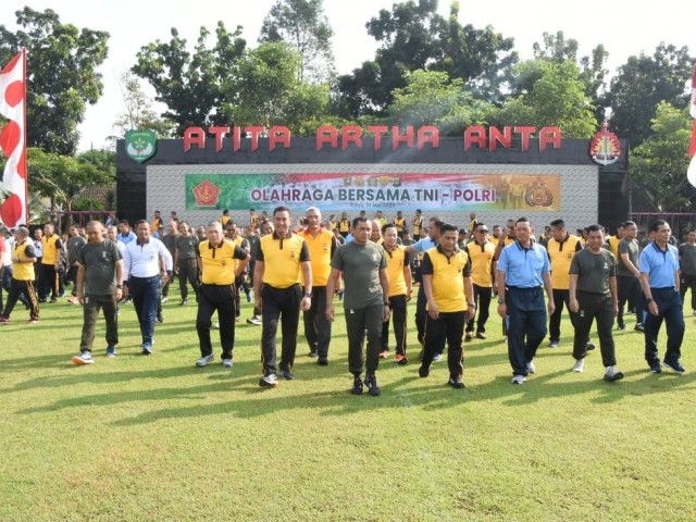 Olahraga Bersama Perkokoh Sinergitas TNI-Polri