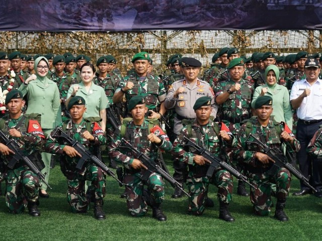 Dampingi Pangdam Jaya, Kapolda Metrojaya sambut Satgas Pamtas RI PNG Yonif Mekanis 203/AK