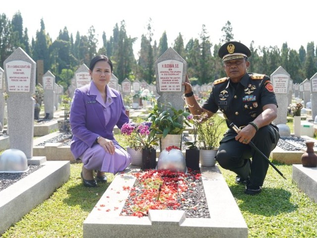 Usai dampingi Kaisar Jepang, Pangdam Jaya sempatkan ziarah ke Makam Leting Akabri 93