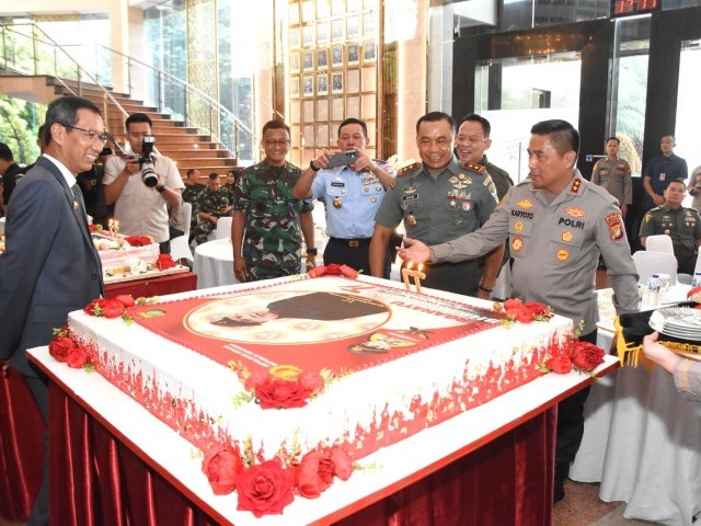 Pangdam Jaya kunjungi Polda Metro : Silaturahmi dan beri ucapan selamat HUT Ke-77 Bhayangkara