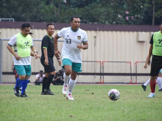 Jalin Silaturahmi, Pangdam Jaya Hadiri Olahraga Bersama Pertandingan Sepak Bola TNI - Polri Di Stadion PTIK