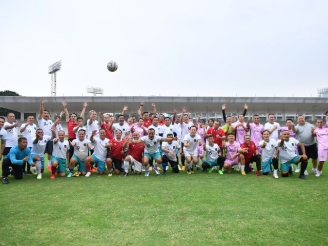 Pertandingan Sepak Bola Gabungan TNI Polri Bersama Artis Indonesia