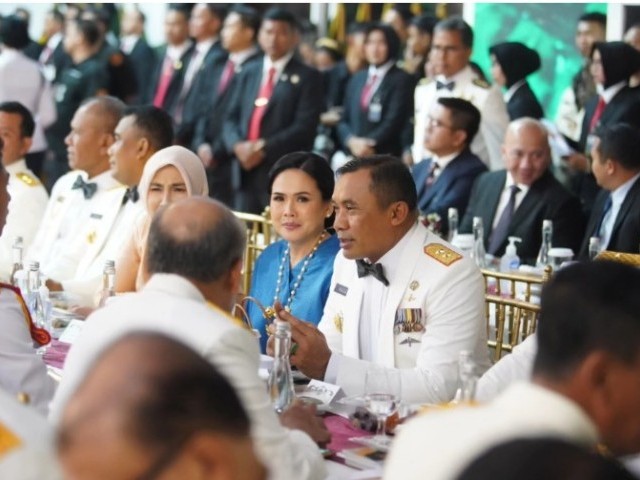 Pangdam Jaya dan Ketua Persit KCK Daerah Jaya menghadiri Gala Dinner dalam Rangka HUT TNI Ke 78