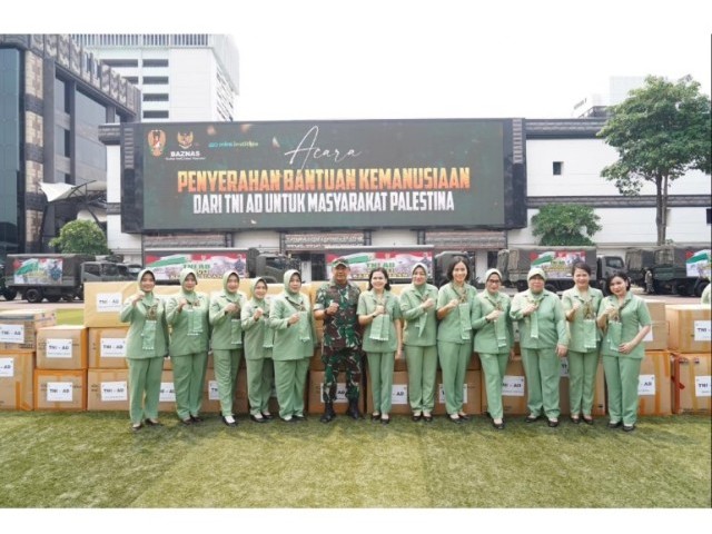 Pangdam Jaya Menghadiri Acara Penyerahan Bantuan Kemanusiaan Dari TNI AD Untuk Masyarakat Palestina