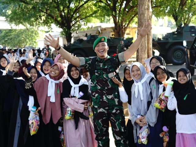 Kemilau Wajah Ceria di Hari Gembira Anak Yatim Kodam Jaya