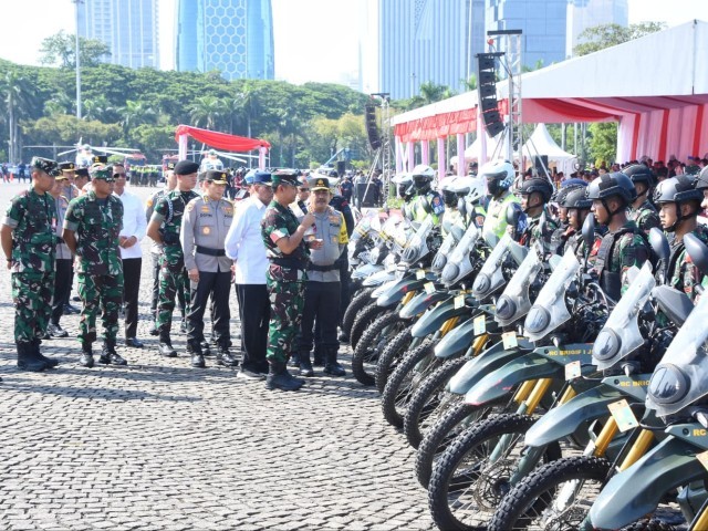Pangdam Jaya Menghadiri Apel Gelar Pasukan Operasi Kepolisian Terpusat Lilin 2023
