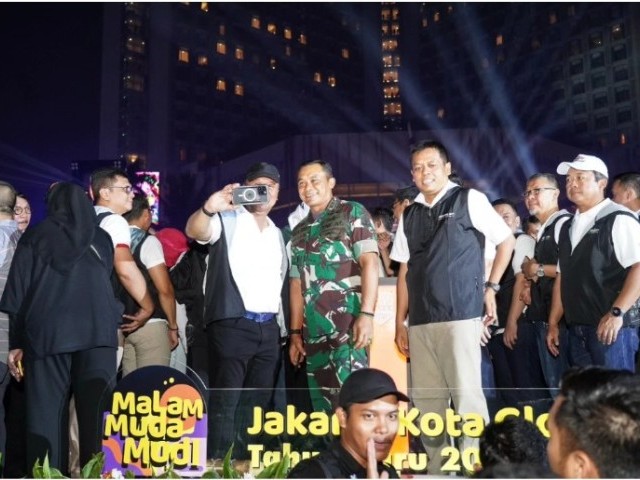 Detik Detik Pergantian Tahun 2024, Pangdam Jaya Hadir di Tribun Acara
