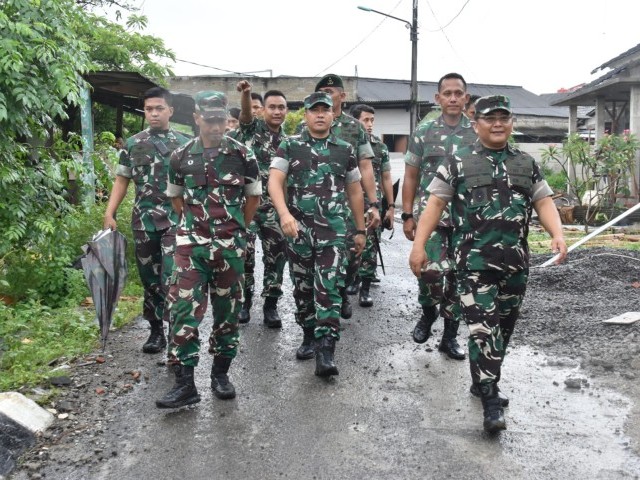 Tinjau Renovasi Perumahan Yonif 201/JY, Kasdam Jaya Tegaskan TNI Terus Berusaha Tingkatkan Kesejahteraan Prajurit