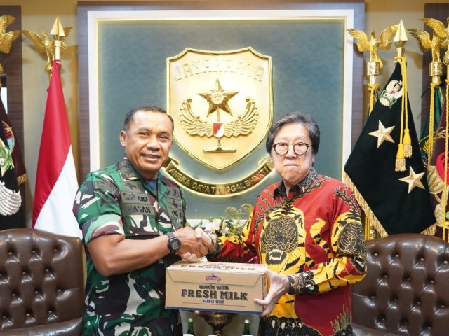 Kodam Jaya Terima Bantuan 14.400 Buah Susu dari PT Cimory Group untuk Mendukung Pengamanan Pemilu 2024
