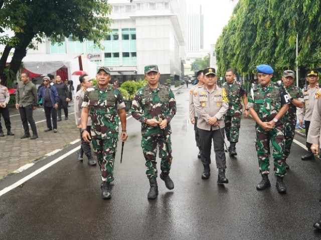 Dampingi Panglima TNI, Pangdam Jaya Tinjau TPS Jakarta Pusat