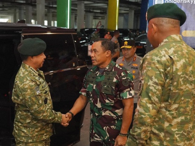Pangdam Jaya Menghadiri Acara Puncak Syukuran HUT ke-63 Kostrad