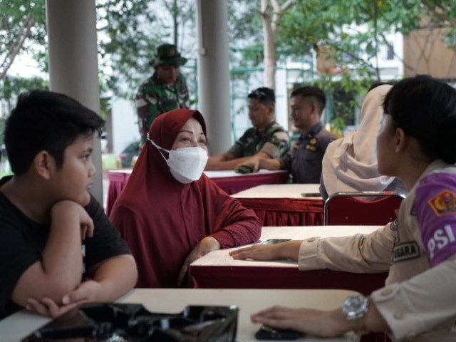 Trauma Healing, Kodam Jaya bersama Tim Pusat Psikologi TNI Berikan Pendampingan Pada Warga Sekitar Gudang Munisi