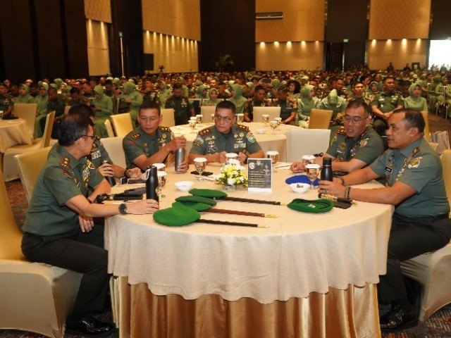 Pangdam Jaya Menghadiri Kegiatan Apel Komandan Satuan Terpusat TNI AD TA. 2024
