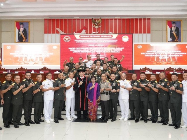 Pangdam Jaya Menghadiri Undangan Sidang Promosi Terbuka Universitas Pertahanan RI