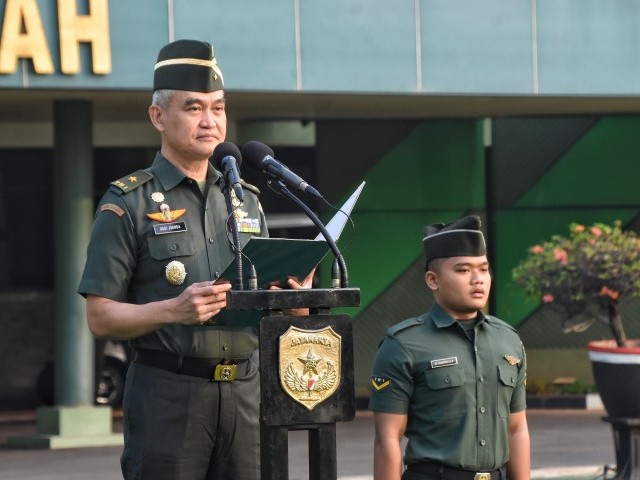 Kakesdam Jaya Berikan Hadiah Umroh selesai Upacara Bendera di Makodam Jaya