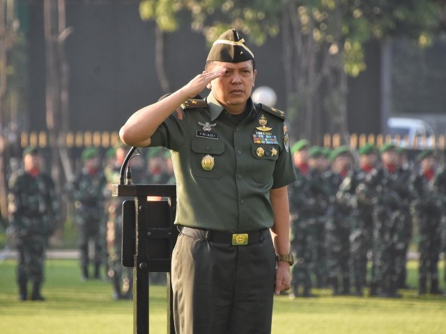 Irdam Jaya Pimpin Upacara Bendera 17-an