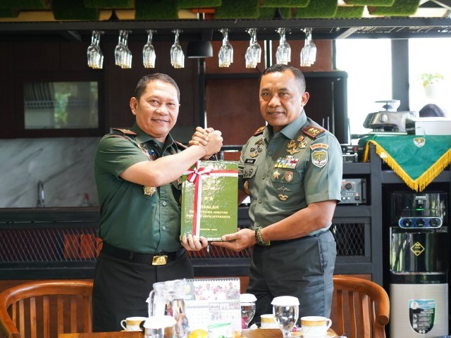 Penyerahan Risalah Serah Terima Jabatan Pangdam Jaya