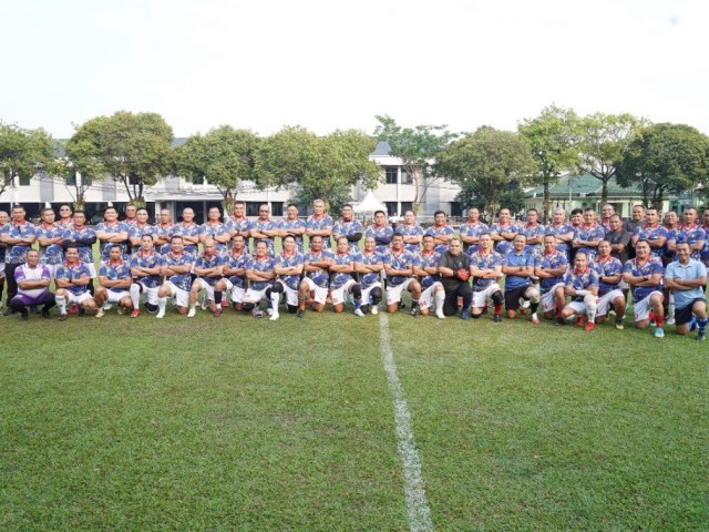 Sinergitas Kodam Jaya dan Polda Metro Jaya Tingkatkan stamina dan kebersamaan dengan bermain Sepakbola