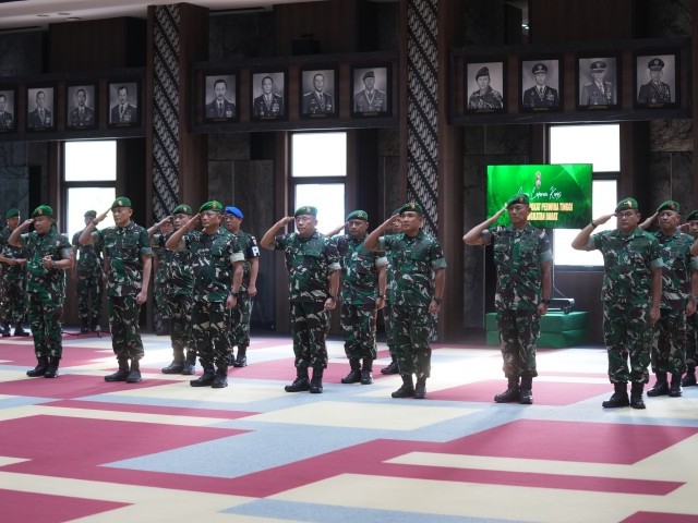 18 Perwira Tinggi TNI AD Resmi Menyandang Pangkat Baru