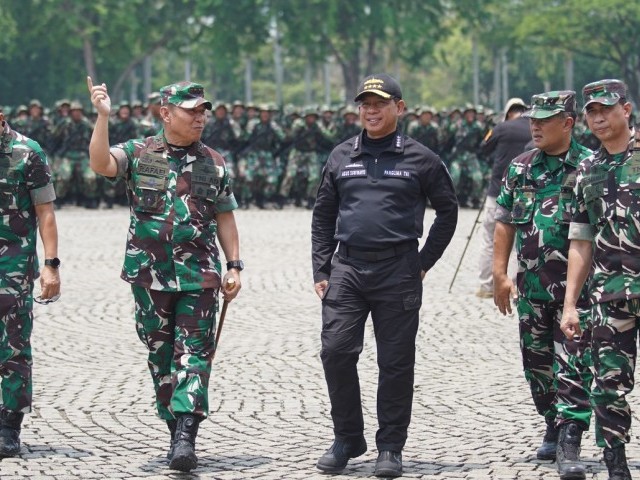 Pangdam Jaya Dampingi Panglima TNI, Saksikan Gladi Upacara Parade dan Defile HUT ke-79 TNI