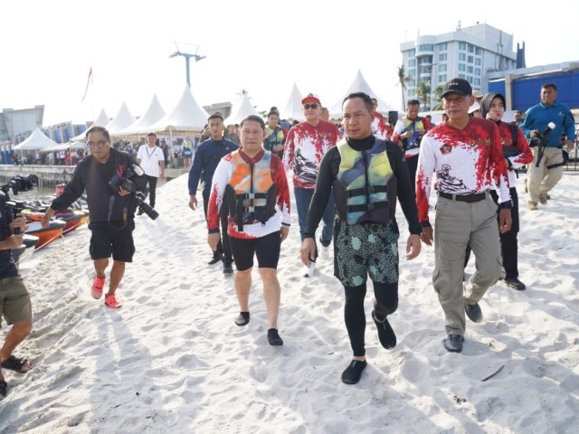 Aksi Seru Atlet Indonesia meriahkan Kejuaraan Jetski Panglima TNI Cup 2024