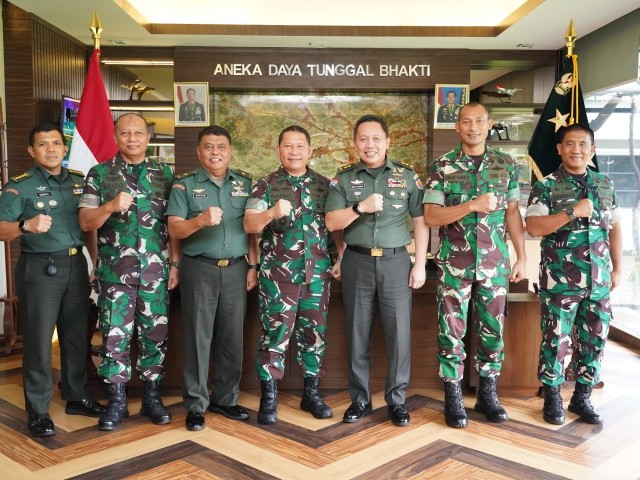 Perkuat Kerja Sama, Pangdam Jaya Diskusikan Teknologi Perhubungan Militer