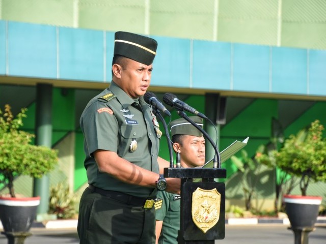 Selaku Inspektur Upacara, Katopdam Jaya Pimpin Upacara Bendera yang digelar Makodam Jaya