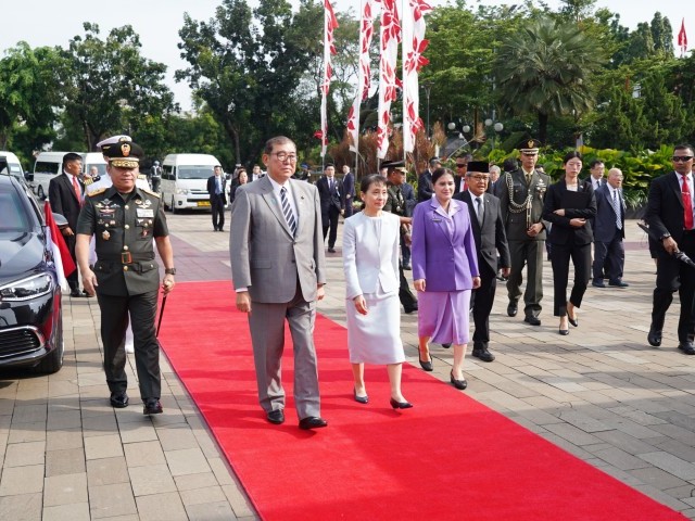 Pangdam Jaya Dampingi Perdana Menteri Jepang Ziarah Di TMP Kalibata